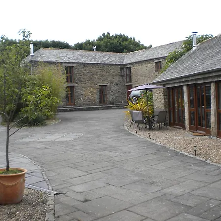 Re-imagined Stone Barns In The Country Near The Coast * פדסטואו