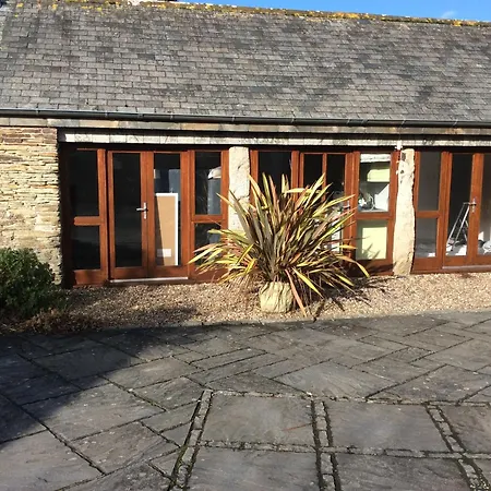 Re-imagined Stone Barns In The Country Near The Coast * פדסטואו