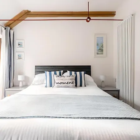 Re-imagined Stone Barns In The Country Near The Coast * Padstow