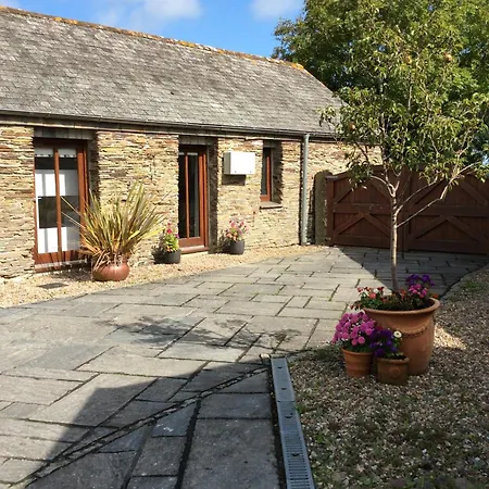 Alojamento de Turismo Rural Re-imagined Stone Barns In The Country Near The Coast *