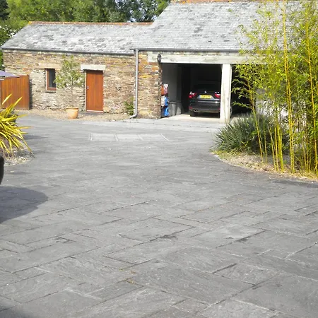 Re-imagined Stone Barns In The Country Near The Coast * פדסטואו
