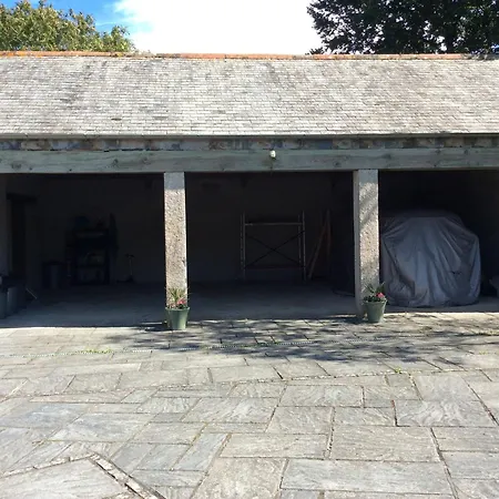 בית חווה Re-imagined Stone Barns In The Country Near The Coast *